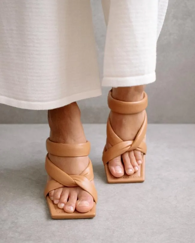 ALOHAS Heels Amaretto 8211 Brown Leather Sandals 8211 Women