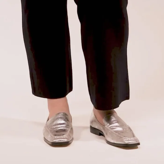 Dolce Vita Beny Wide Flats Silver Distressed Leather Women Flats and Loafers