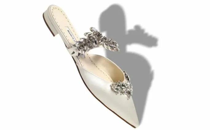 Flats Women Manolo Blahnik LURUMFLATLight Cream Satin Crystal Embellished Flat Mules Flats Women Manolo Blahnik LURUMFLATLight Cream Satin Crystal Embellished Flat Mules
