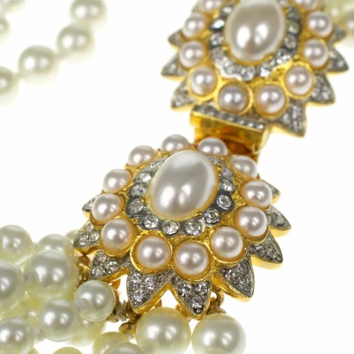 Kenneth Jay Lane Pearl Necklaces Women White Pearl Necklace With Flower Clasp Kenneth Jay Lane Pearl Necklaces Women White Pearl Necklace With Flower Clasp