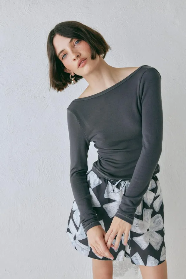 Long Sleeve Women VRG GRL Lori Top Charcoal Long Sleeve Women VRG GRL Lori Top Charcoal