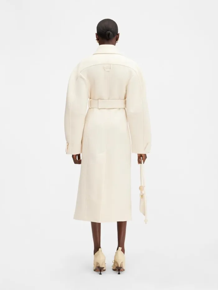 The Bari Coat Offwhite Women JACQUEMUS Coats and Jackets The Bari Coat Offwhite Women JACQUEMUS Coats and Jackets