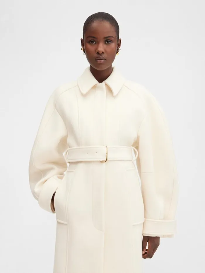 The Bari Coat Offwhite Women JACQUEMUS Coats and Jackets The Bari Coat Offwhite Women JACQUEMUS Coats and Jackets