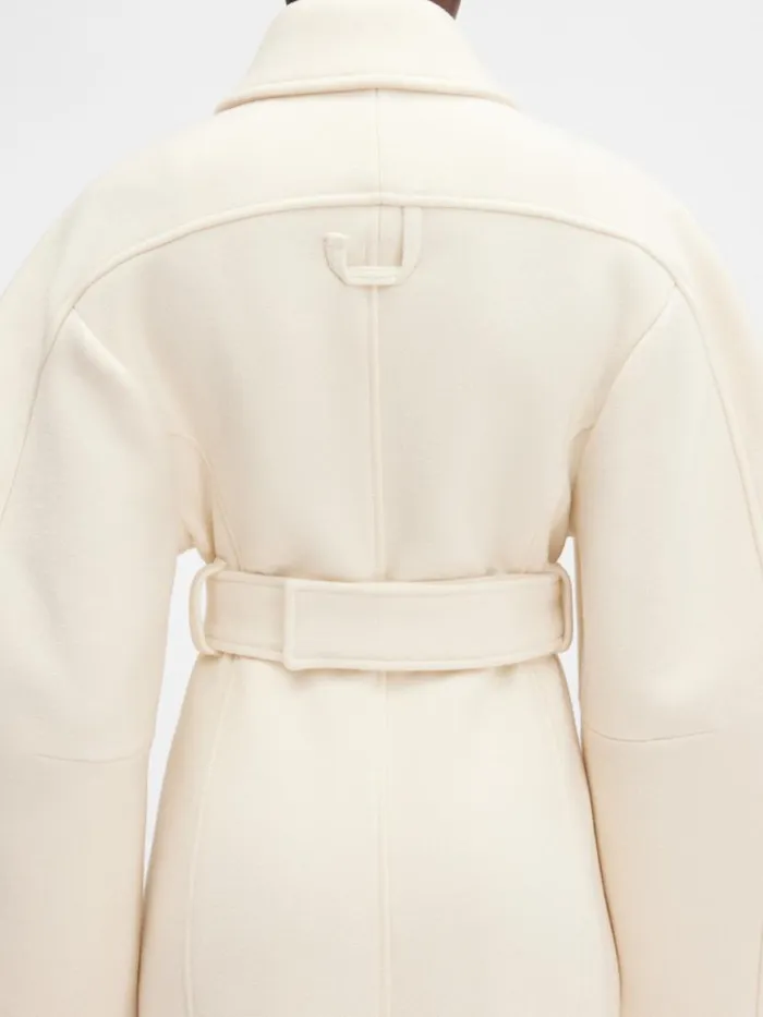The Bari Coat Offwhite Women JACQUEMUS Coats and Jackets The Bari Coat Offwhite Women JACQUEMUS Coats and Jackets