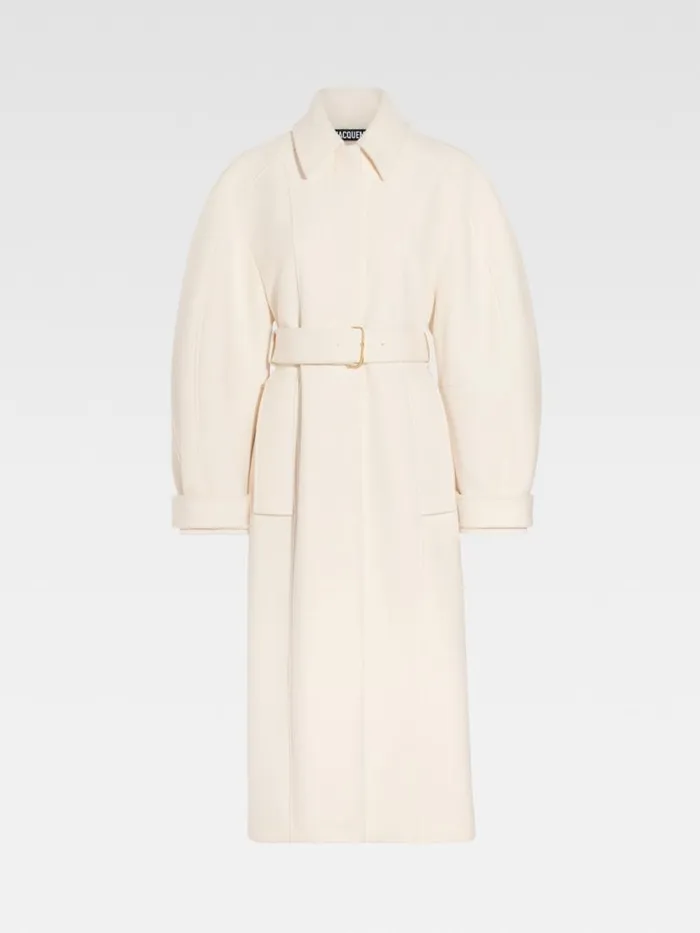 The Bari Coat Offwhite Women JACQUEMUS Coats and Jackets The Bari Coat Offwhite Women JACQUEMUS Coats and Jackets