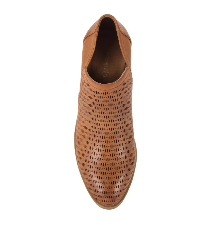 Women Baretraps Booties Slaine Ankle Bootie Cognac Women Baretraps Booties Slaine Ankle Bootie Cognac