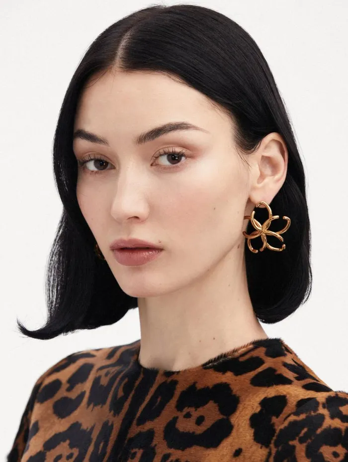 Women Large O Flower Earrings Gold Oscar De La Renta Earrings Women Large O Flower Earrings Gold Oscar De La Renta Earrings