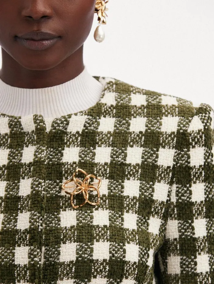 Women O Flower Brooch Gold Oscar De La Renta Brooches and Hair Accessories